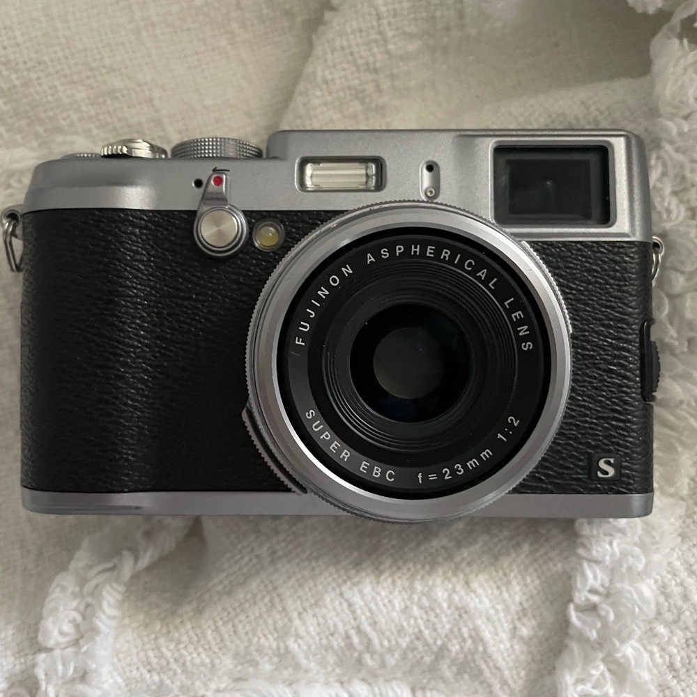 FUJIFILM x100s  - VERY GOOD CONDITION